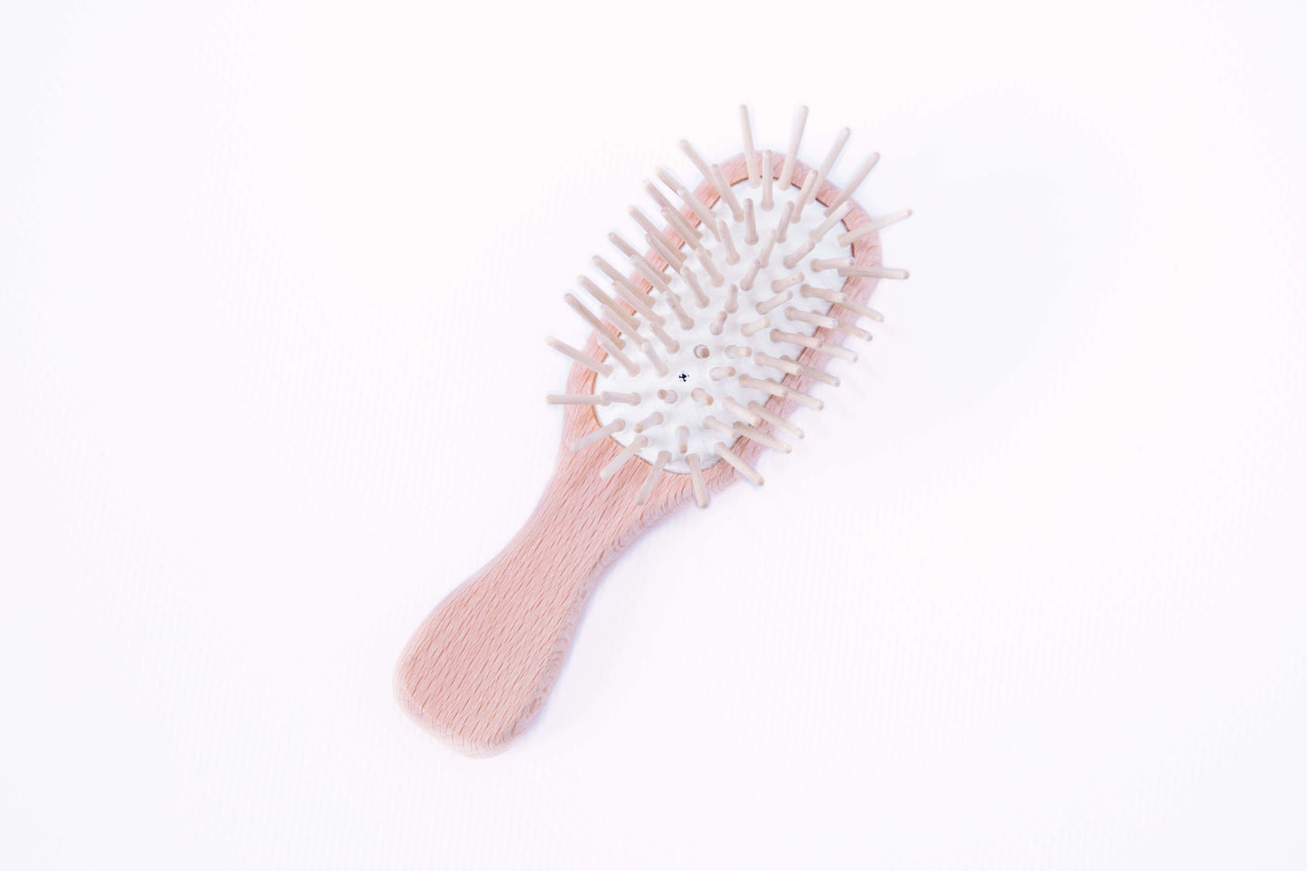 Petite brosse en bois de hêtre